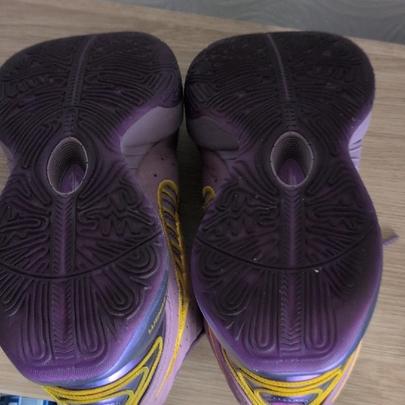 LeBron James "Purple Rain" Athletic Nikes - Picture 12 of 14
